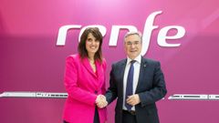Sonia Araujo, directora general de Innovaci�n de Renfe, y Luis Menor, presidente de la Diputaci�n de Ourense, firmaron en Fitur el convenio
