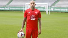Jon Garc�a en el campo de A Malata antes de una sesi�n de entrenamiento.