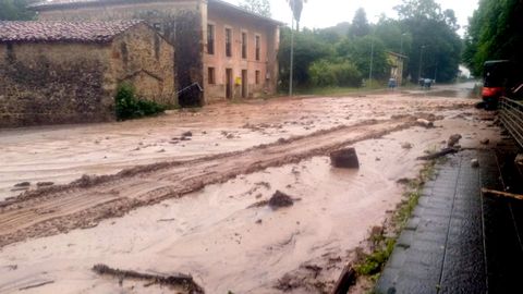 Calles en el concejo de Llanes a causa de las fuertes lluvias