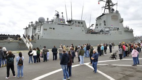 La Estaci�n Naval de La Gra�a se llen� este jueves para despedir a la F-101.