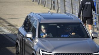 El rey emrito, Juan Carlos I, a su llegada al puerto deportivo de Sanxenxo este sbado