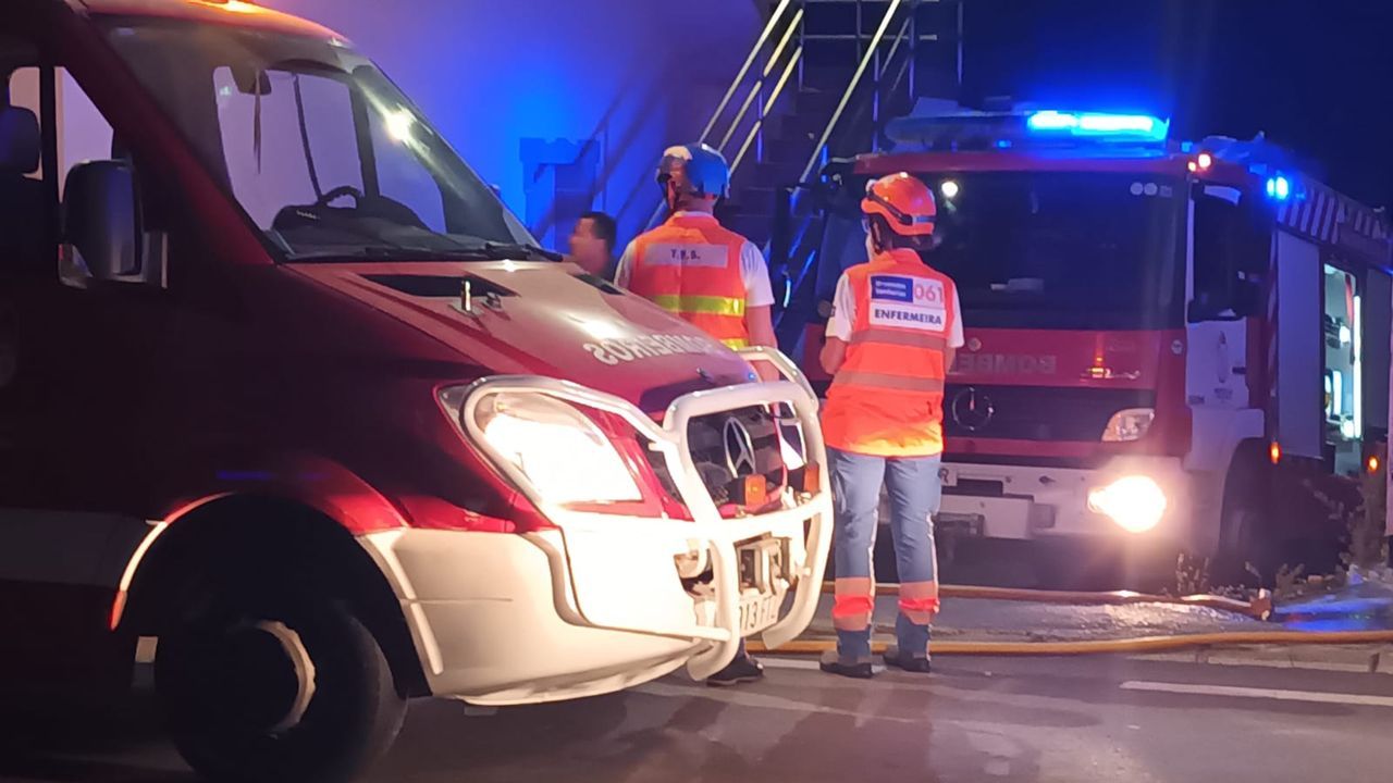 Muere una persona en el incendio de una vivienda abandonada en Foz