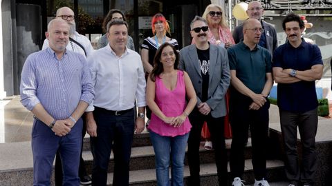 Inauguración de Viñetas desde o Atlántico, en primera fila de izquierda a derecha el concejal de Turismo, Gonzalo Castro; el presidente de la Diputación de A Coruña; Valentín González; la alcaldesa, Inés Rey; Manel Cráneo, director de la cita; Anxo Lorenzo, director general de Cultura y Víctor Mantiñán, responsable de Patrocinios de Estrella Galicia