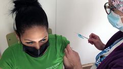 Esta semana est�n recibiendo la primera dosis de la vacuna en Monforte los de la granja de edad de 35 a 30 a�os