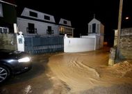 La rotura de la balsa, cuya escorrent�a se abri� en dos hacia Razo y Avi�o, ocurri� en febrero. 