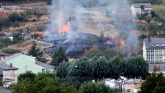 El fuego se produjo en una zona cercana a las viviendas