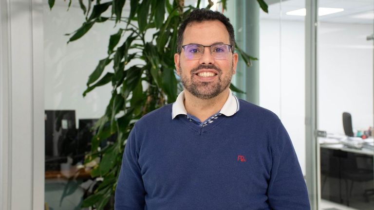 Iván es el portavoz de la directiva de Raiolas y defiende más autorepresentación para el colectivo.