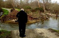 El agua ha destrozado el vial entre Piadela (Betanzos) y Crendes (Abegondo).