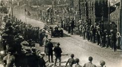 Una carrera de coches celebrada en Pontecesures con motivo de la primera feria del autom�vil. 