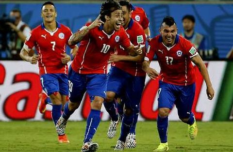 Los jugadores chilenos celebran su triunfo del pasado domingo frente a Australia. 