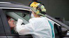 Test PCR para detectar el coronavirus en el covidauto del Ventorrillo, en A Coru�a