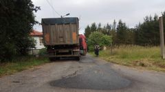 Denuncian vertidos de un cami�n que iba a Miramontes