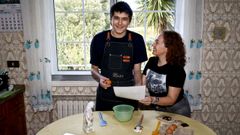 H�ctor y Paula Verde preparaban pan ayer por la tarde.