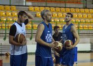 El p�vot Rej�n, en el centro de la imagen, super� sus problemas f�sicos y reforzar� el interior. 