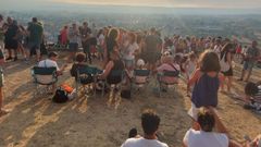 Numerosas personas se concentraron en el monte de San Vicente para observar el eclipse