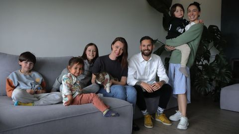 De izquierda a derecha: Lev, Aleftina, Emil, Tatiana, Artem, Arseny y Sarah