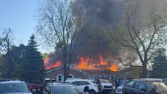 Incendio en la iglesia mormona de Grand Blanc, Michigan. Cuatro personas murieron tiroteadas y otras dos envueltas en llamas tras el ataque del exmilitar Thomas Jacob Sanford. 