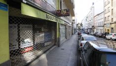El primero de los locutorios que abri� el acusado fue en la r�a Tui, que est� precintado. 