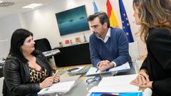 Reunin entre la alcaldesa de Bobors, Patricia Torres, y el conselleiro de Presidencia, Diego Calvo.