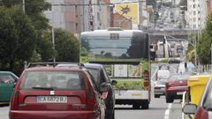 Un bus urbano cruza Nar�n