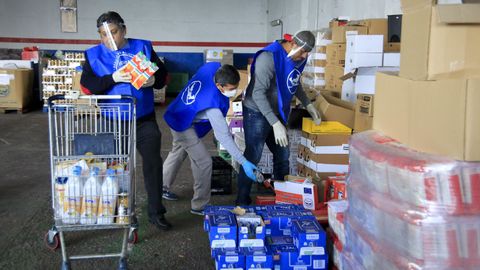 Colas en el banco de alimentos de Lugo