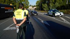 Agentes de la Guardia Civil durante un control en una imagen de archivo