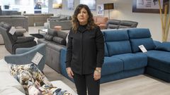 Mar Mosquera, en el centro Comcor de Nar�n, donde las ventas de sof�s y colchones se han disparado