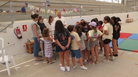 Visita institucional a los peque�os participantes en el programa 