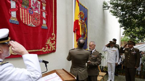 El acto comenzó con el izado de bandera