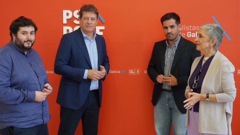 Jos� Ram�n G�mez Besteiro, con Silvia Longueira, junto a Ricardo Cheda y Andr�s Hermida, concejales de Betanzos.