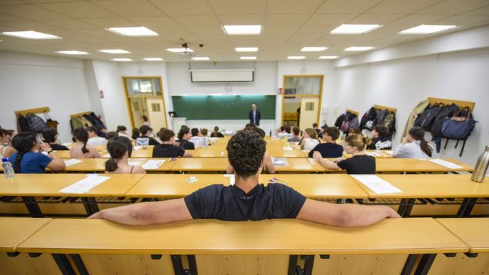 Estudiantes preparados para uno de los ex�menes de la PAU, la semana pasada en Pontevedra.