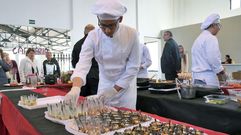 Showcooking de los alumnos del CIFP Carlos Oroza en la plaza de abastos de Vilagarc�a
