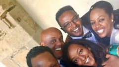 Daniel Asmerom, junto a sus hermanos