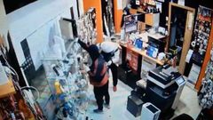 Desvalijan una tienda de inform�tica en Pontecesures