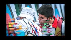 Miguel Alvari�o comprueba sus flechas