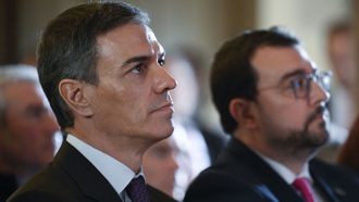 El presidente del Gobierno, Pedro S�nchez, la vicepresidenta tercera y ministra para la Transici�n Ecol�gica y el Reto Demogr�fico, Sara Aagesen, y el jefe del Ejecutivo asturiano, Adri�n Barb�n, participan en la presentaci�n de la II Estrategia Nacional para la Equidad Territorial y el Reto Demogr�fico