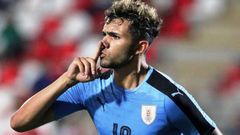 Nicols Schiappacasse celebra un gol con Uruguay