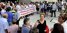 Asociaciones de vecinos de Nar�n convocaron la protesta contra los recortes, a la que se sumaron colectivos de Ferrol y Neda. 