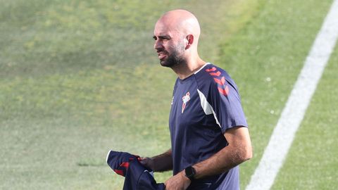 El entrenador del Celta, Claudio Gir�ldez, en un entrenamiento.
