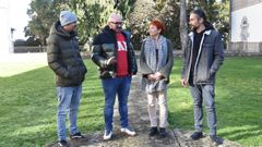 Efr�n Castro y Maite Ferreiro, en el centro, con los organizadores del festival