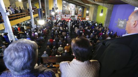 La iglesia se qued� peque�a para acoger a todos los presentes
