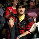 Iago Otero, en las gradas del campo de los Escolapios. 