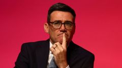 Burham en uno de los actos de la conferencia anual del Partido Laborista