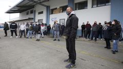 Concentraci�n delante de la cofrad�a de Ferrol, ayer a mediod�a