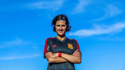 La segunda entrenadora de la seleccin de Espaa de ftbol femenino, Montse Tom, posa durante una entrevista con Efe