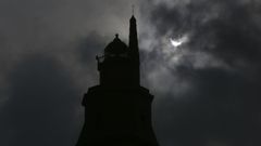 Imagen de archivo de un eclipse visto desde la torre de H�rcules