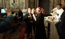 El arzobispo recibi� ayer a un grupo de peregrinos discapacitados procedentes de la ciudad italiana de As�s 