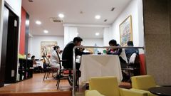 Parte de los marineros en un sal�n del hotel vigu�s