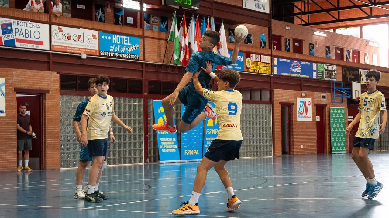 El viveirense Gael Vale brilla con la selección infantil gallega de balonmano en el torneo internacional infantil de Cangas del Narcea