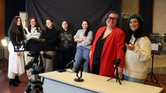 Cristina Agrelo, Laura Davila, Uxa Santos, Desire Martn y Paola Gonzlez, junto a Sonia Garca y Mara Jos Bermdez -Seu-, responsables de la formacin de podcasting
